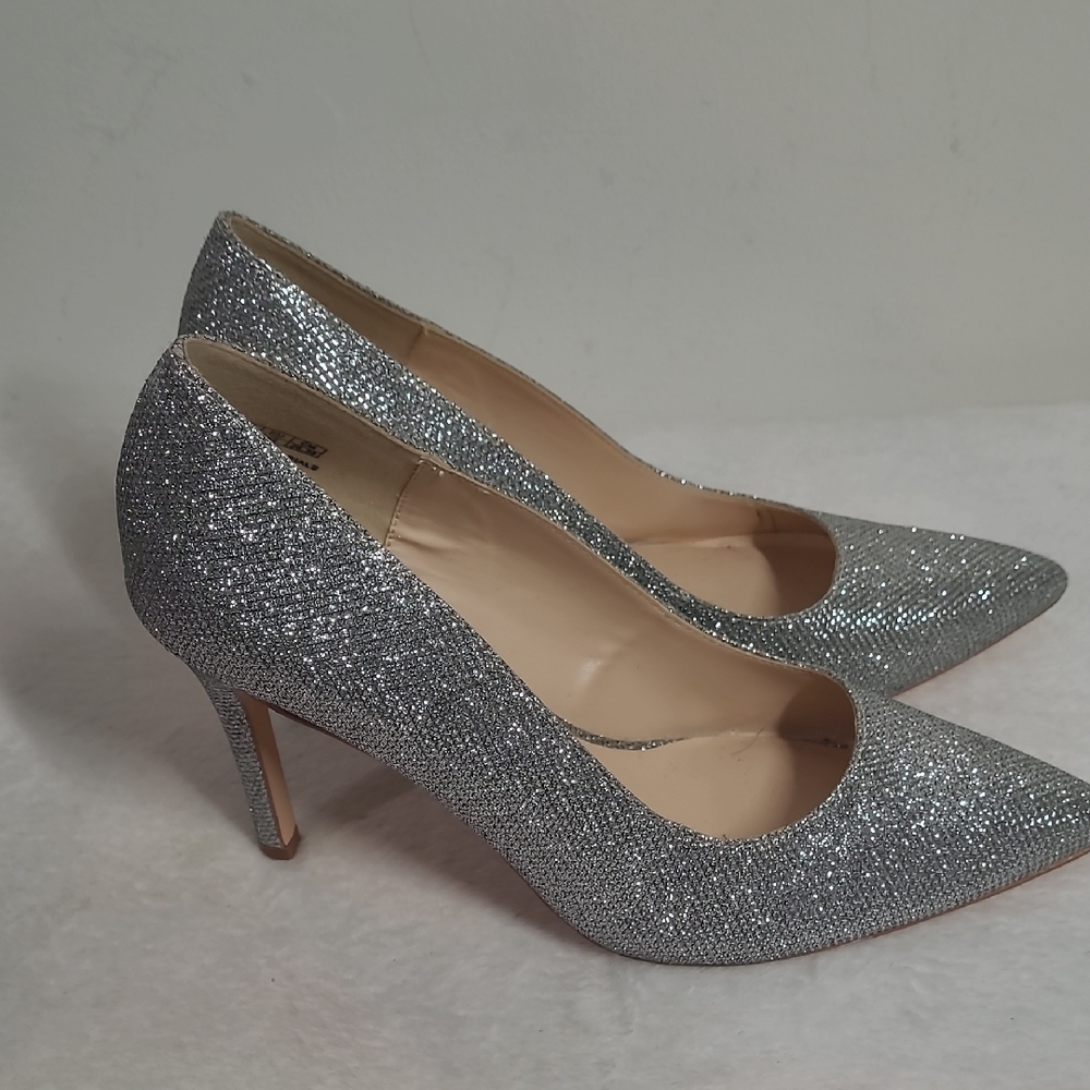 Jenn Ardor Elegant Silver Glitter Pumps - Picture 5 of 10